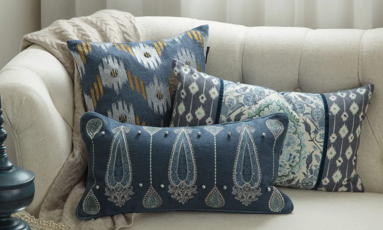 5 Tips on How to Wash Your Throw Pillows