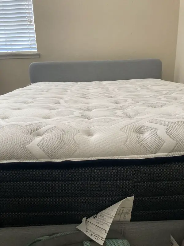 Costco Sealy Queen Mattress for Sale in San Diego, CA ...