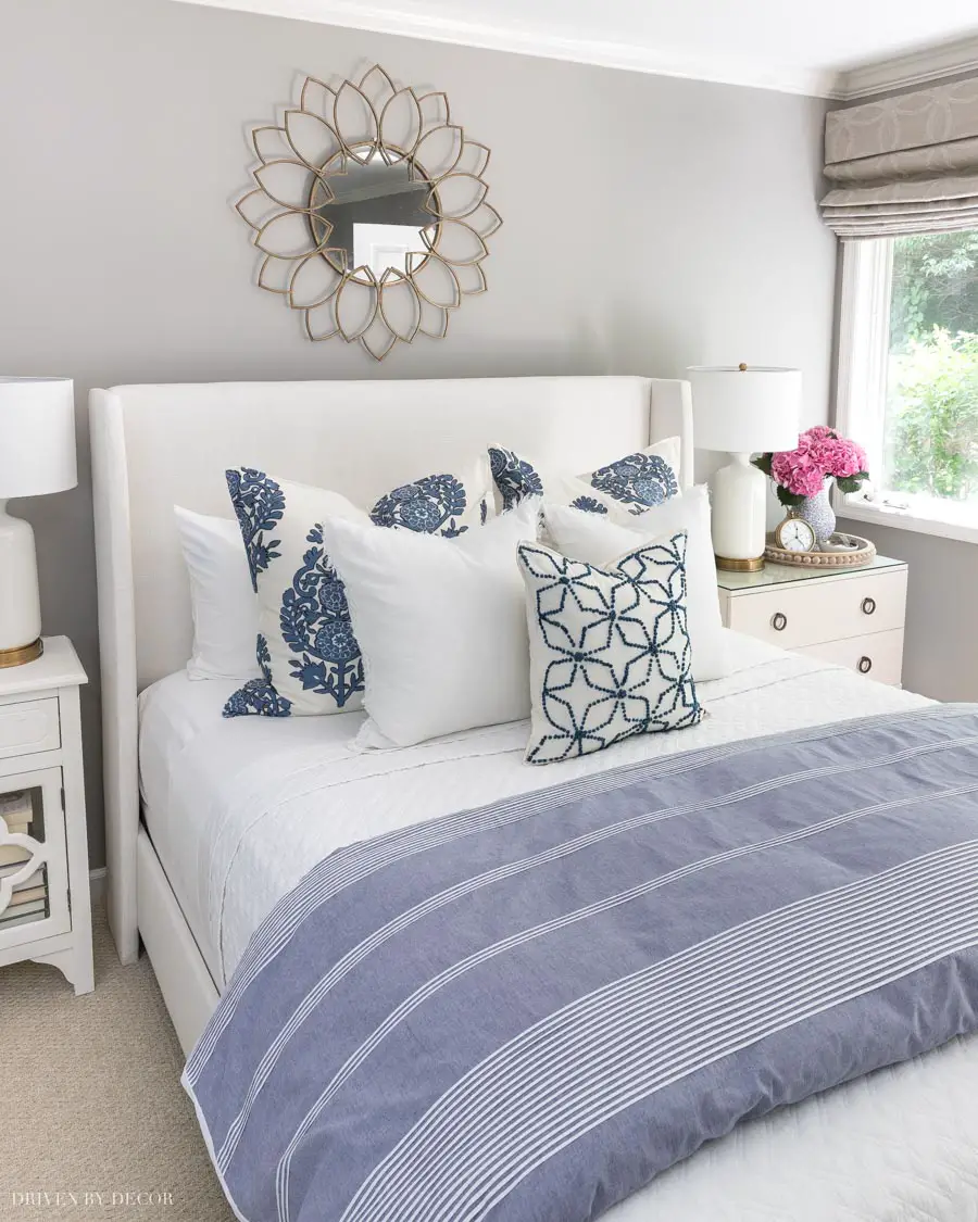 How to Arrange Pillows on a Queen Bed: Five Simple Formulas That Work ...