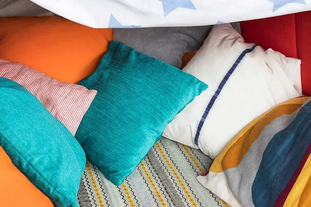 How to Clean Pillows That Can