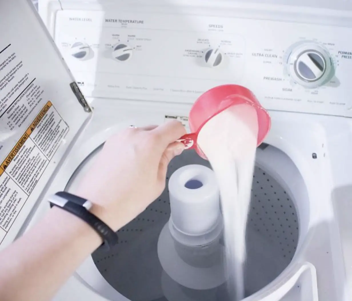 How to Wash Pillows in Washing Machine or by Hands step by step June 2022