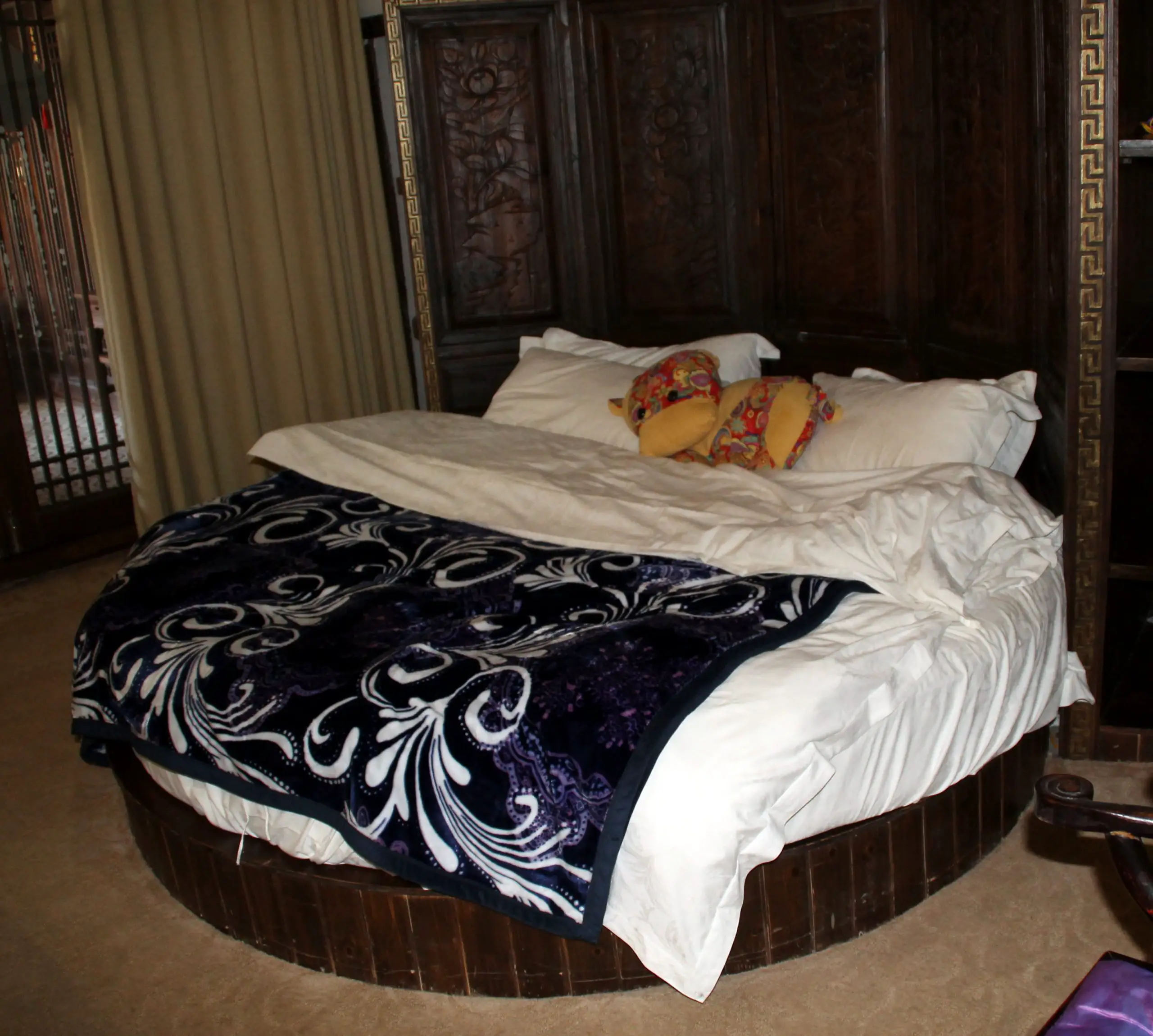 Lijiang, China: Round Bed, Choking on Altitude and Getting Westernered ...