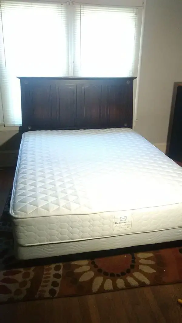 Nice queen size bed complete! Headboard, metal bed frame ...