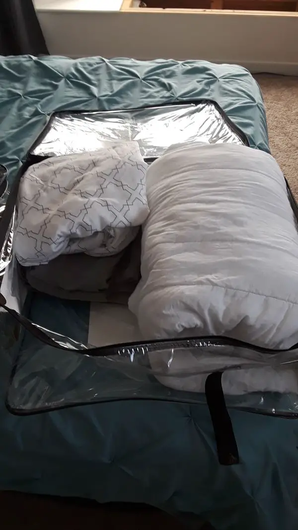 Pending pick up...Free old sheets queen and mattress cover ...