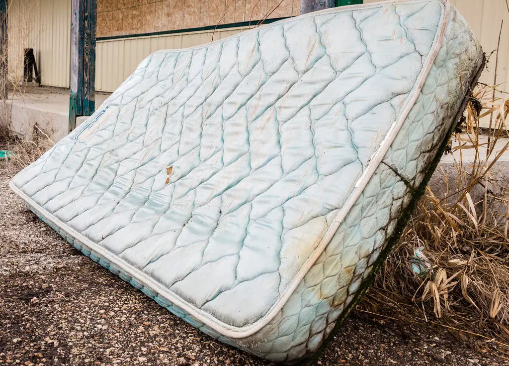 Where To Take Old Mattresses : How to Donate an Old Mattress